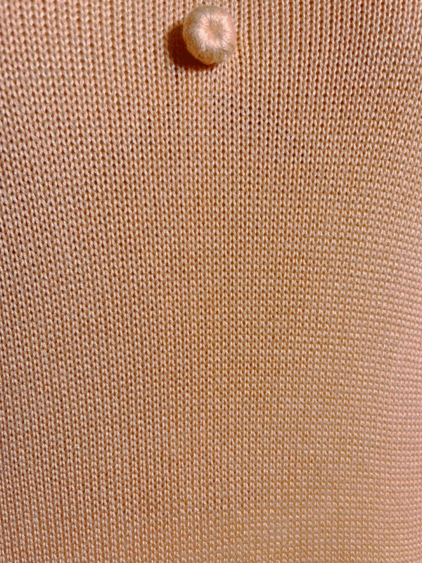 Romantisches Pfirsich-Kleid mit Spitzen-Detail