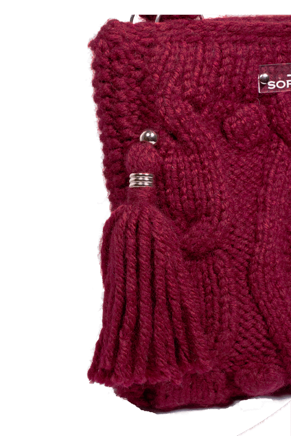 Handgestrickte Schultertasche im kuscheligen Winter-Look