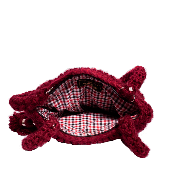 Handgestrickte Schultertasche im kuscheligen Winter-Look