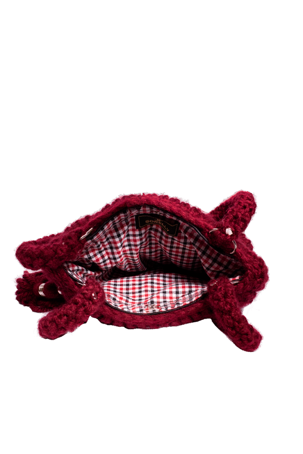 Handgestrickte Schultertasche im kuscheligen Winter-Look