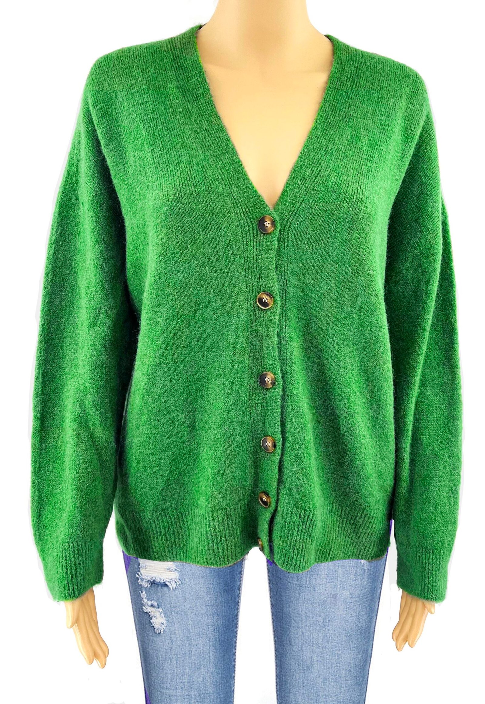 Gareen_cardigan_front_on_model