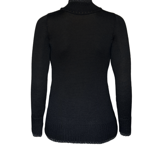 Merino_Knit_Black_SilverAccent_DetailShot_PNG_2